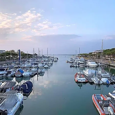 A Peaceful Hideaway With A Beautiful Garden And Jacuzzi Hotel Lignano Sabbiadoro